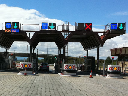 Por autopistas y autovías, ¿está permitida la circulación de ciclomotores?
