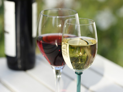 Conduce un conjunto de vehículos. Como conductor profesional, ¿qué efectos cree que produce el alcohol en la conducción?