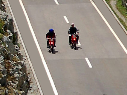 ¿Estos ciclomotores circulan correctamente?