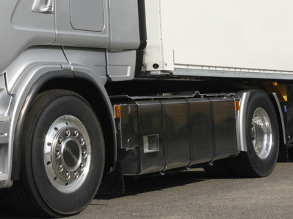 Si la presión de los neumáticos del conjunto de vehículos que conduce es demasiado baja, el consumo de carburante...