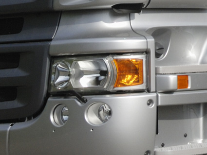 La luz que producen las lámparas del circuito de alumbrado debe ser proyectada por el faro...