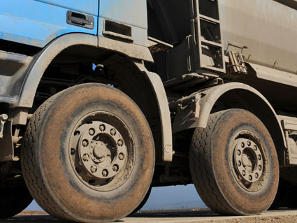 Si no se ha producido ninguna modificación que obligue a ello, ¿cada cuánto tiempo hay que hacer la verificación del neumático?