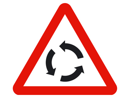 En la próxima intersección, ¿tendremos preferencia nosotros o quien venga por la izquierda?