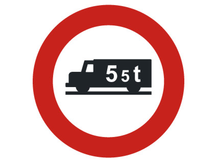 Si circula sin carga con un camión cuya MMA es de 6 toneladas, ¿podrá acceder a una vía a cuya entrada se encuentre esta señal?