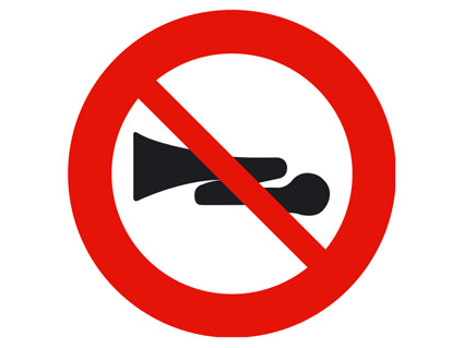 Podrá utilizar el claxon del ciclomotor para...