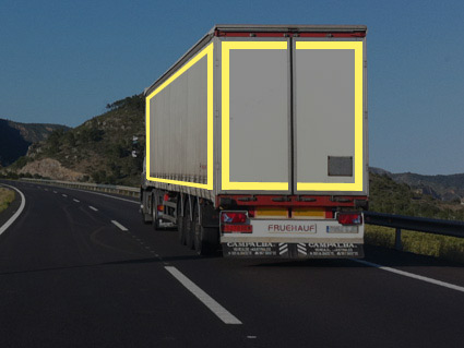 Un marcado reflectante colocado tanto en la parte trasera como en los laterales de los vehículos largos y pesados, que incrementa la visibilidad es el distintivo...